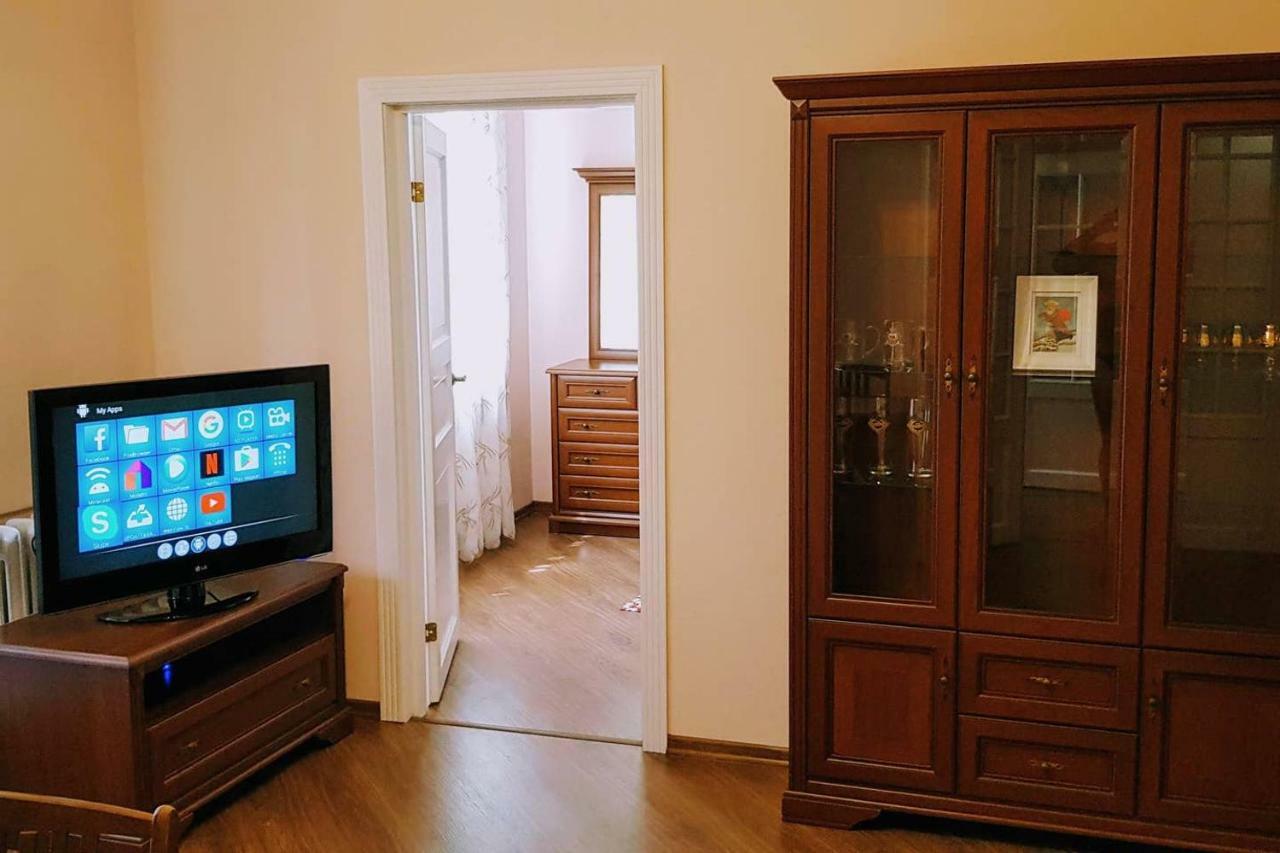 Kyiv Top Location 60M2 Apt In Old City Fast Wifi Selfchekin Ngoại thất bức ảnh